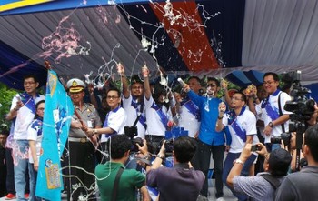 XL menyediakan sebanyak 21 bus untuk 850 penumpang, 25 mobil pribadi bagi 100 penumpang, dan tujuh gerbong kereta untuk 350 orang pemudik.     