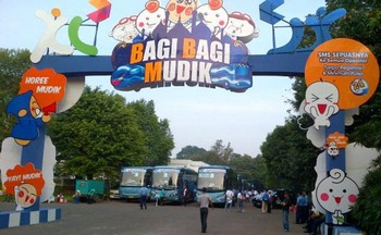 Operator telekomunikasi ini menyediakan angkutan mudik gratis menggunakan moda transportasi bus, kendaraan prbadi, dan kereta api yang diberangkatkan dari dua titik di hari yang sama.