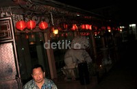 Vihara yang terletak di Duri Kepa, Kebom Jeruk itu menjadi sasaran 2 ledakan bom dengan daya ledak rendah, Minggu (4/8/2013) malam. Ledakan bom pertama terjadi di pintu depan, sementara bom kedua di pintu masuk.