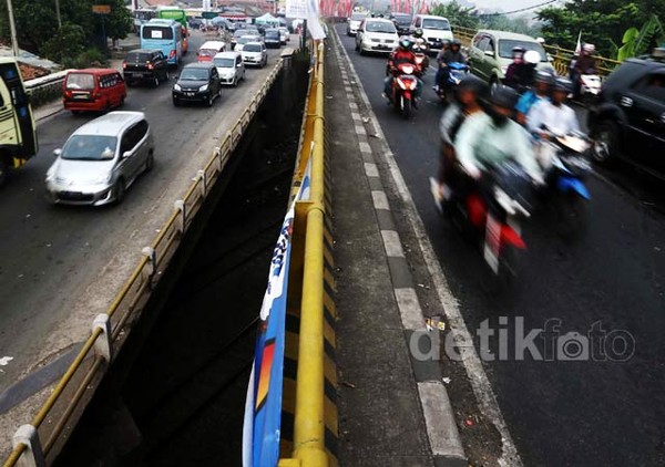 Jalur Pantura Cikampek-Karawang Ramai Lancar
