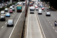 Lalu lintas di Jalan Gatot Subroto ramai lancar.