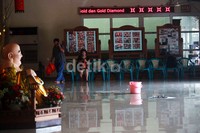 Lokasi bom kedua. Untuk bom kedua, tak meninggalkan bekas apa-apa. Bom itu hanya mengeluarkan asap.