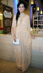 Ramadan Pertama Ersa Mayori Tanpa Orangtua