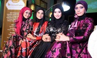 Personel Fatima Voice berpose bersama.