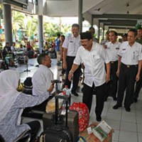 Gubernur Jatim Lepas Mudik Gratis di Stasiun Gubeng Surabaya