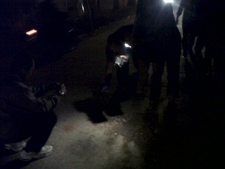 Rambut Dijambak, Sisca Terseret di Jalan Berlubang