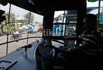 Bus NPM Pasang Jaring Besi Hindari Lemparan Batu