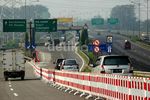 Tol JORR Cikunir Dipasangi Pembatas Jalan