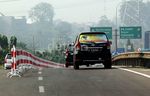 Tol JORR Cikunir Dipasangi Pembatas Jalan