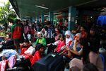 Pemudik Masih Padati Terminal Rawamangun