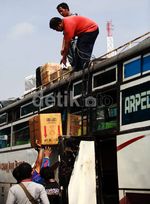 Pemudik Masih Padati Terminal Rawamangun