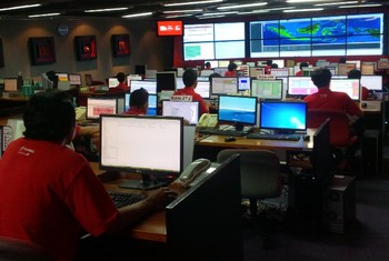 Sedangkan kapasitas HLR (Home Location Register) tahun ini juga digenjot sebesar 17%. Sedangkan jumlah BSC yang mengkoordinasikan beberapa BTS ditingkatkan 24,6%. Sementara peningkatan kapasitas IN (Intelligent Network) sebesar 34,6%. Dengan peningkatan jaringan ini diharapkan bisa memberikan kenyamanan pelanggan dalam berkomunikasi dan mengakses layanan data.