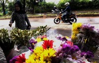 Harga ditawarkan mulai dari Rp 50 ribu hingga Rp 500 ribu.