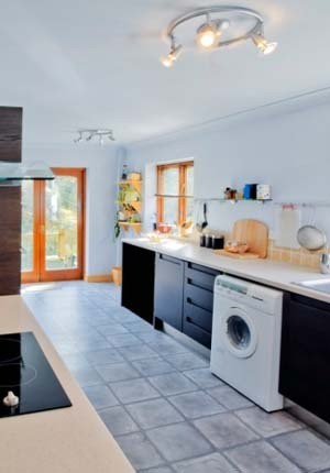 Dapur Kotor dan Berantakan? Bersihkan dengan Cara Praktis Ini