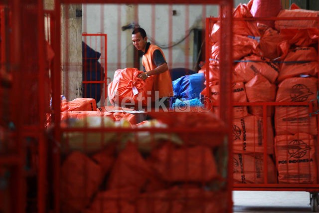 Masuk Saat Libur Lebaran, Pegawai PT Pos Dapat Uang Tambahan