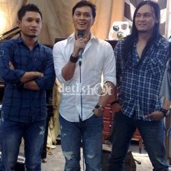 Demi Kebersamaan, Andra and The Backbone Tak Manggung Saat Lebaran