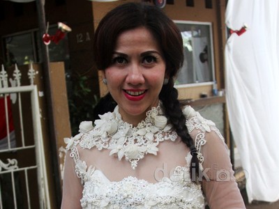 Venna Melinda Berkebaya Saat Lebaran