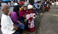 Puluhan orang berkerumum di Taman Suropati  depan rumah dinas Gubernur DKI Jakarta Joko Widodo. Lamhot Aritonang/detikFoto.