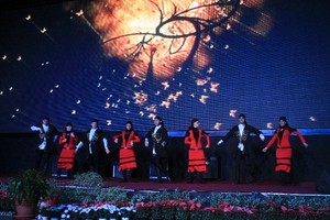 Para Penari Lebanon Meriahkan Libur Lebaran di Dufan
