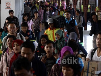 Arus Balik di Stasiun Senen Mulai Terlihat