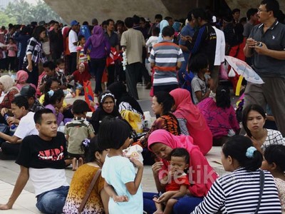 Monas Dipadati Pengunjung
