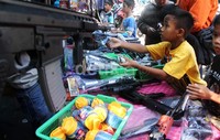 Berbagai macam mainan tersedia di sini.
