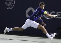 Kalah di set pertama, Djokovic bangkit dengan meraih set kedua. REUTERS/Christinne Muschi.