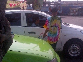 Penumpang Arus Balik di Terminal Pulogadung Dikerubuti Ojek dan Sopir Taksi