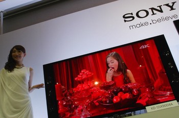 Sony menjamin kualitas gambar secara sempurna karena menggunakan processin enginge 4K X-reality PRO. Dengan teknologi ini juga memperbesar skala konten 2K mendekati resolusi asli 4K.
