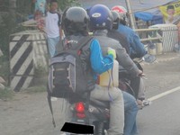 Bawa bensin biar aman di jalan. (Foto Kemas Yulius).