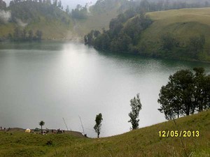 Pemandangan Ranu Kumbolo yang Mengusir Rasa Lelah