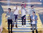 Aksi Para Musisi di Panggung Teen Choice Awards 2013
