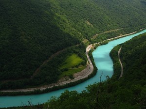 Ajaib! Sungai Soca di Slovenia Berwarna Sebiru Permata