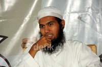 Sakti Aria Seno, mantan gitaris Sheila On 7 yang mengganti namanya menjadi Salman Al-Jugjawy itu tampil dengan jenggot panjang dan gamis panjang saat merilis album religi berjudul 'Islam Itu Indah'. (detikHOT)