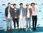 Bertabur Bintang di Teen Choice Awards 2013 (1)