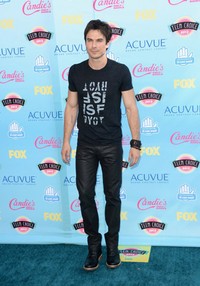 Aktor Ian Somerhalder tampil percaya diri dengan setelan casualnya. Jason Merritt/Getty Images/AFP.