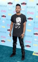Bertabur Bintang di Teen Choice Awards 2013 (1)