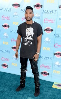 Miguel, penyanyi Pop R&B kelahiran California ini sukses masuk dalam nominasi the Choice R&B Artist award, yang akan bersaing dengan musisi papan atas lainnya seperti, Beyonce, Alicia Keys, dan Bruno Mars. Jason Merritt/Getty Images/AFP.