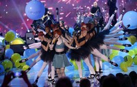 Penampilan Hayley bersama Paramore. REUTERS/Mario Anzuoni.