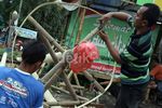 Penjual Pohon Pinang Mulai Kebanjiran Order