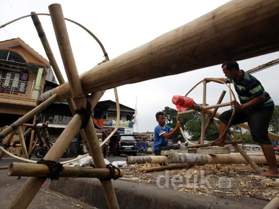 Penjual Pohon Pinang Mulai Kebanjiran Order