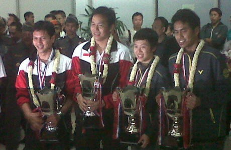 Tim Bulutangkis Indonesia Disambut Meriah di Bandara Soeta