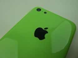iPhone 5C Berkelir Hijau Menggoda