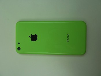 iPhone terbaru ini juga dipastikan sudah mengusung sistem operasi iOS 7 yang turut diresmikan ketersediaannya untuk iPhone generasi sebelumnya (4, 4S, dan 5). (kredit foto: bgr)