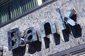Apakah Halal Rezeki dari Bekerja di Bank Konvensional?