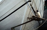 Semua itu dilakukan demi mempercantik armada angkut yang biasa mereka gunakan untuk mengangkut logistik ke kota tujuan masing-masing.