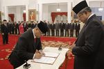 Patrialis Akbar Resmi Jadi Hakim Konstitusi