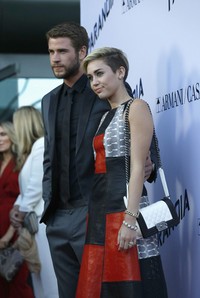 Miley dan Liam serasi di pemutaran perdana film 'Paranoia' di Los Angeles, California akhir pekan lalu. REUTERS/Mario Anzuoni.