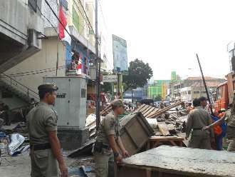 Lapak PKL di Halaman Blok F Tanah Abang Dibongkar