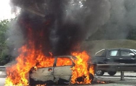 Dokter di Malaysia Selamatkan Bayi yang Terjebak dalam Mobil Terbakar